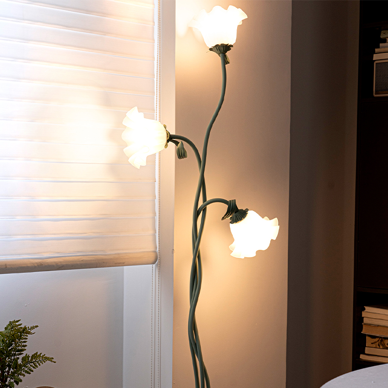 Floor Lamp Arched - مصباح أرضي زهرة الزنبق ، ضوء